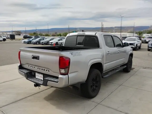 2020 Toyota Tacoma SR5 photo 2