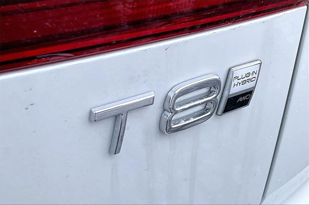 2026 Volvo - image 9