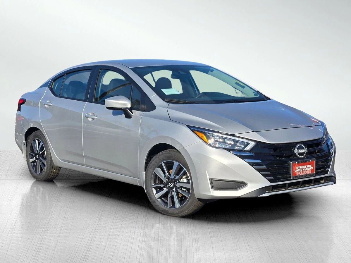 2025 Nissan Versa S's photo