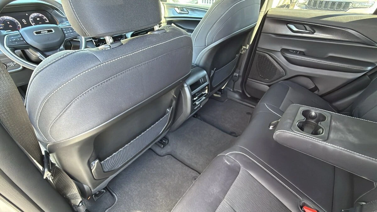 2025 Jeep Grand Cherokee Laredo - Photo 24