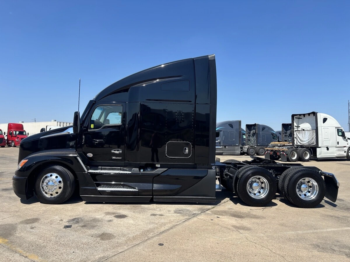 2023 Kenworth T680 — photo 8