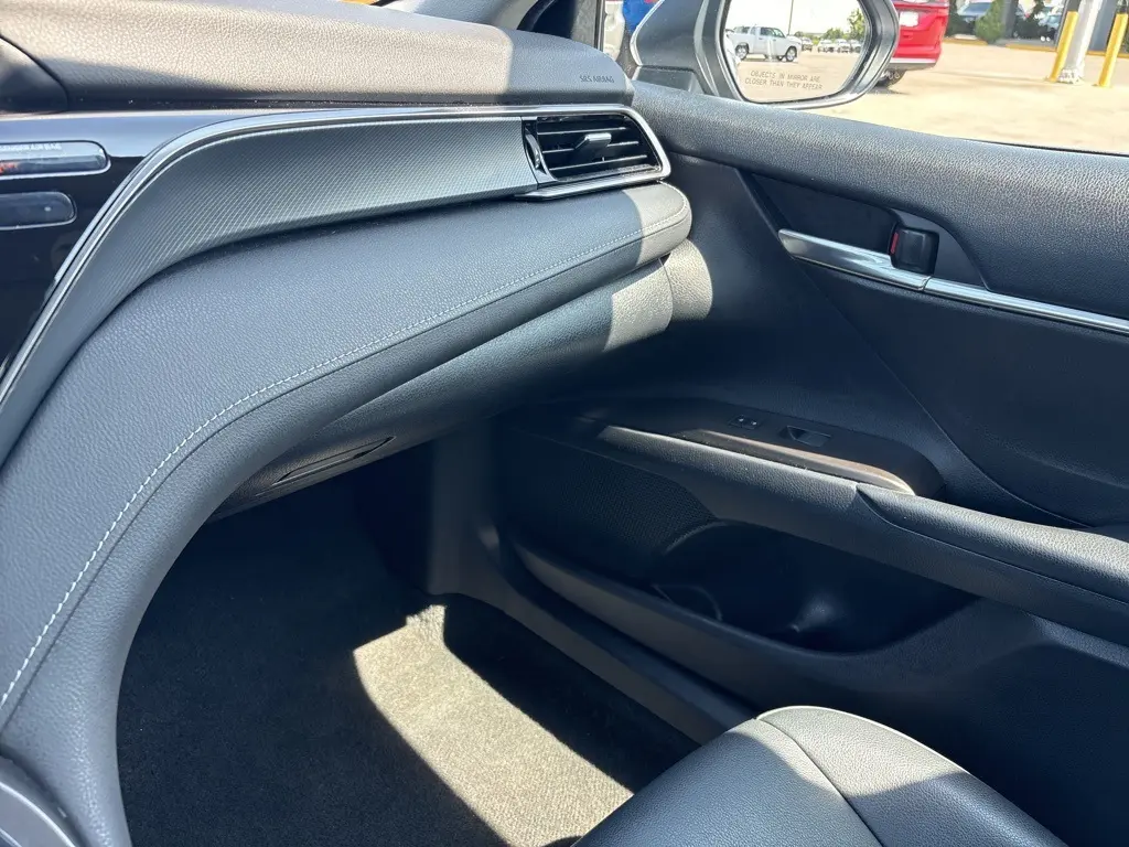 2023 Toyota Camry SE photo 19