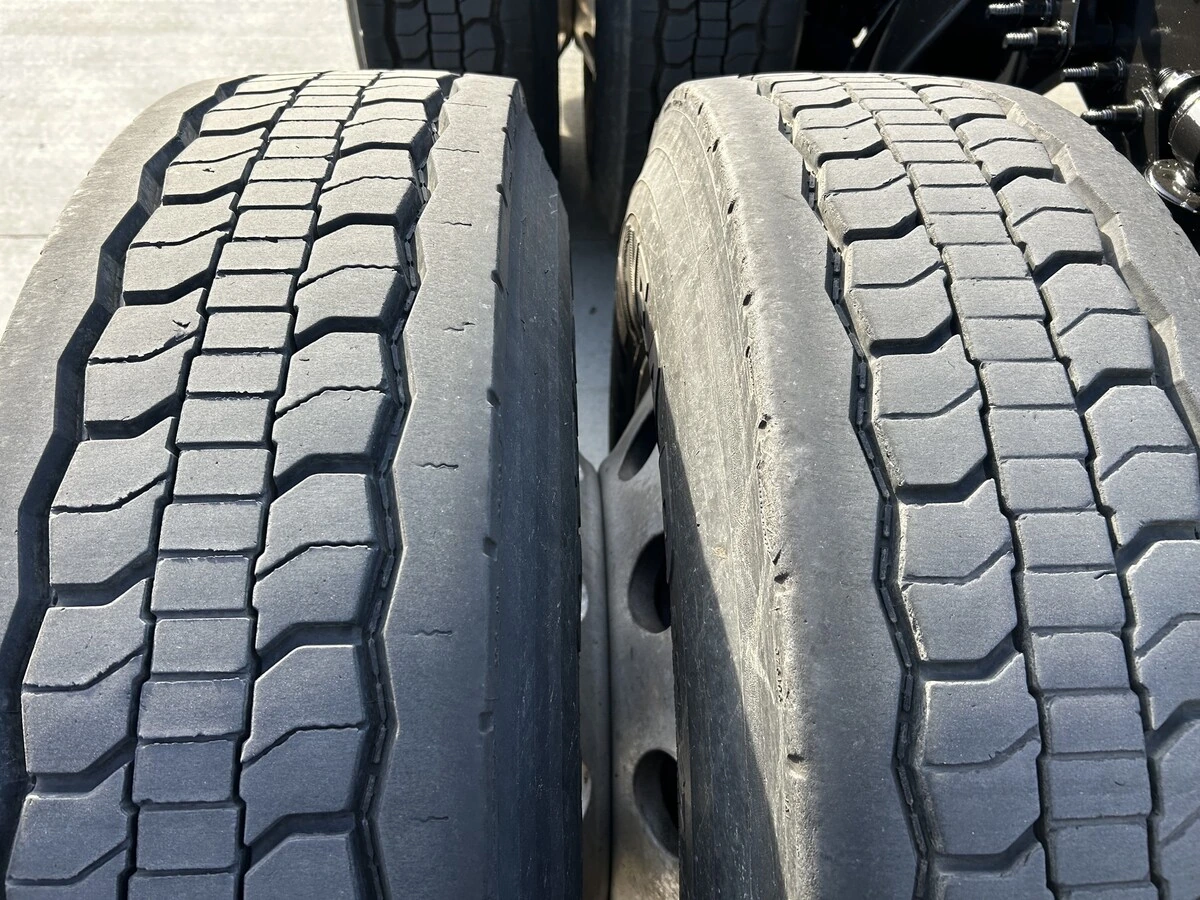 2020 Freightliner Cascadia - image 7