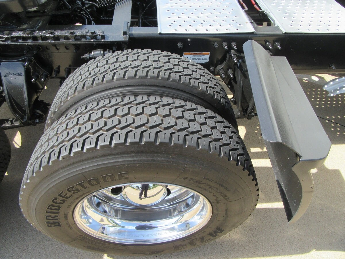 2023 Freightliner Cascadia - image 14