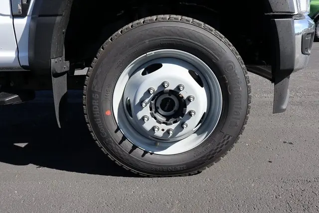 2026 Ford F-550 photo 9