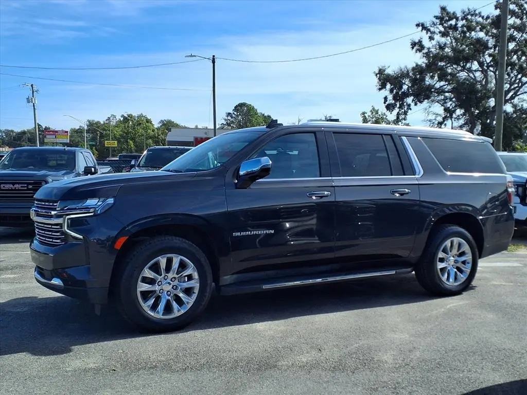2023 Chevrolet Suburban Premier photo 4