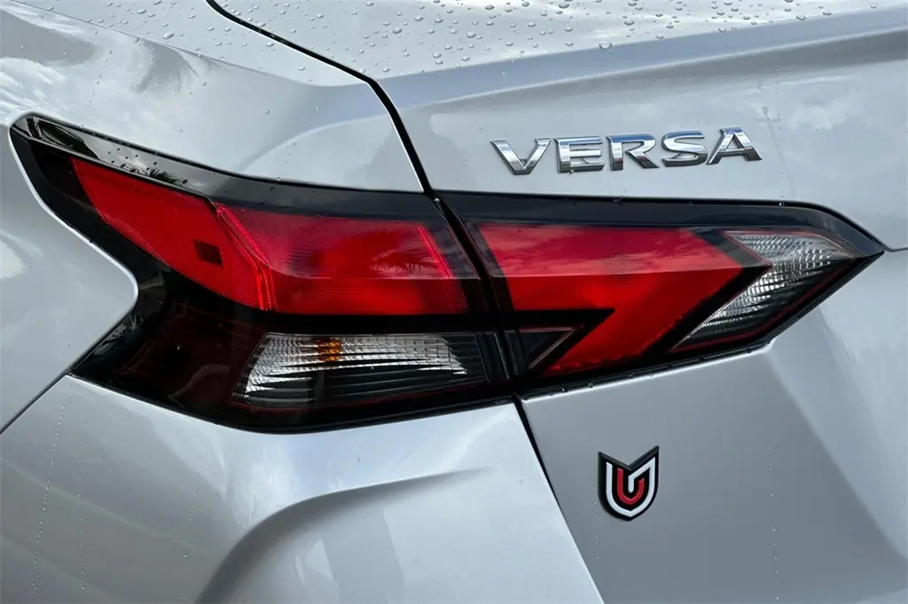 2025 Nissan Versa 1.6 SV photo 26