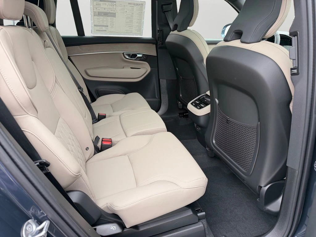 2026 Volvo - image 7