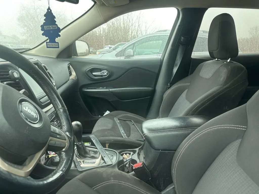 2015 Jeep Cherokee Latitude photo 3