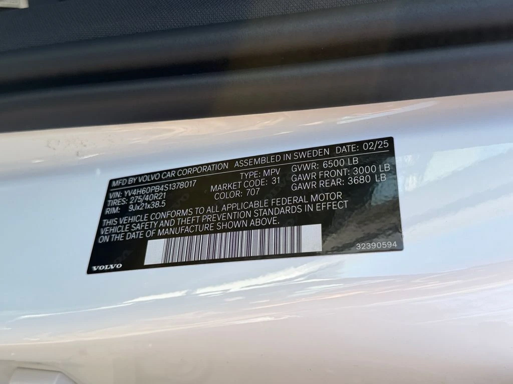 2025 Volvo - image 30
