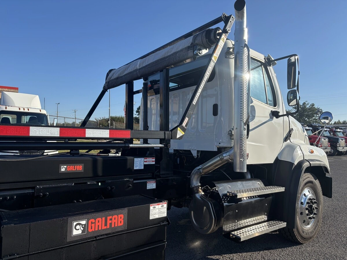 2027 Freightliner 114SD — photo 8