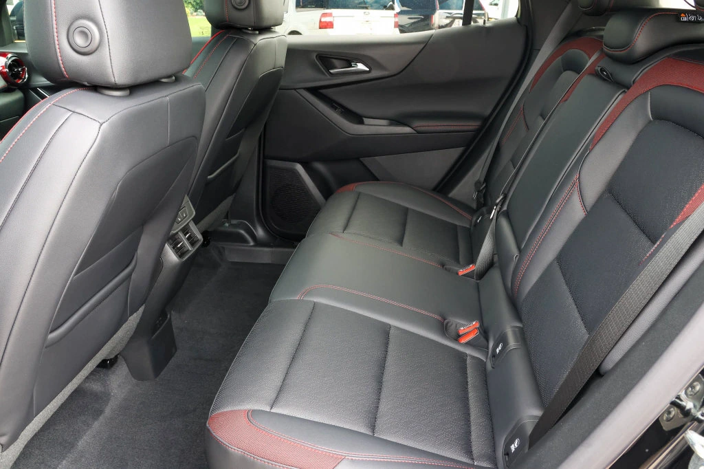 2027 Chevrolet Equinox RS - Photo 14