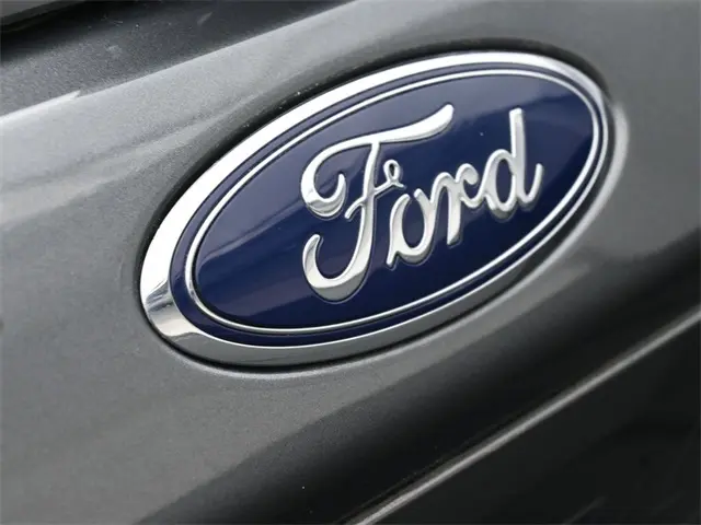 2022 Ford Explorer XLT Sport photo 16