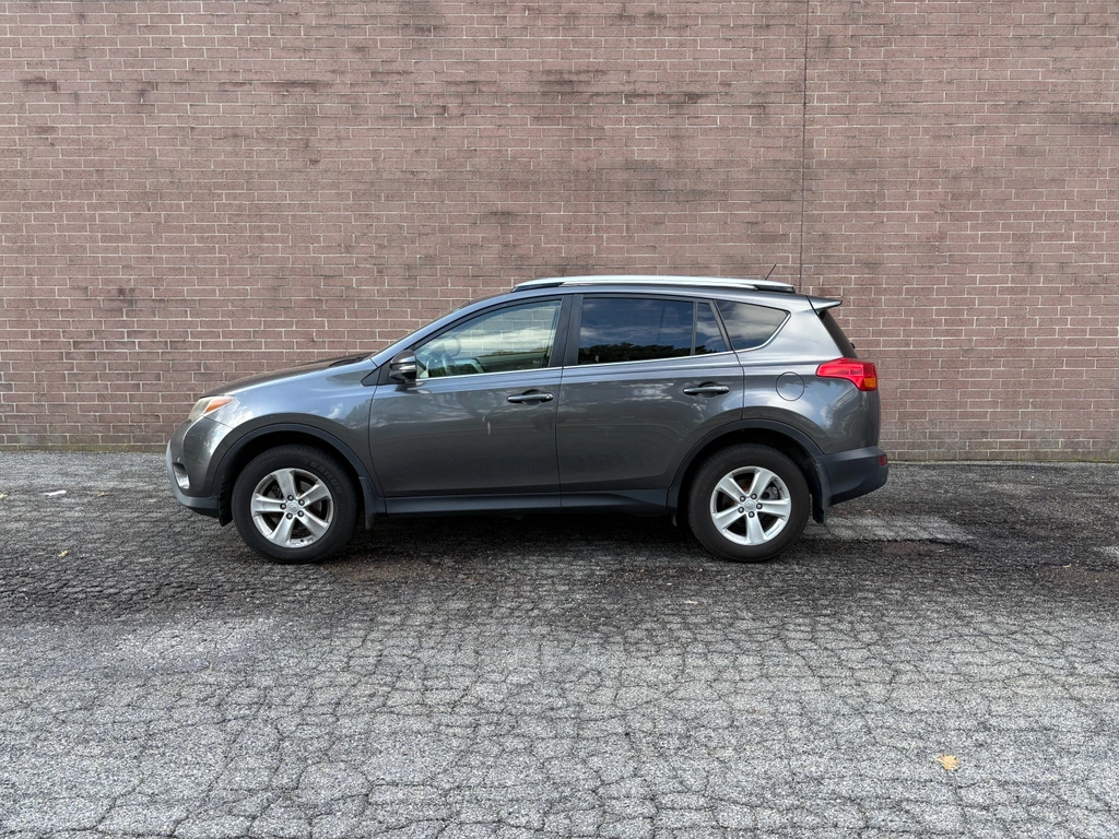 Used 2013 Toyota RAV4 XLE with VIN JTMRFREV8D5016146 for sale in Kansas City
