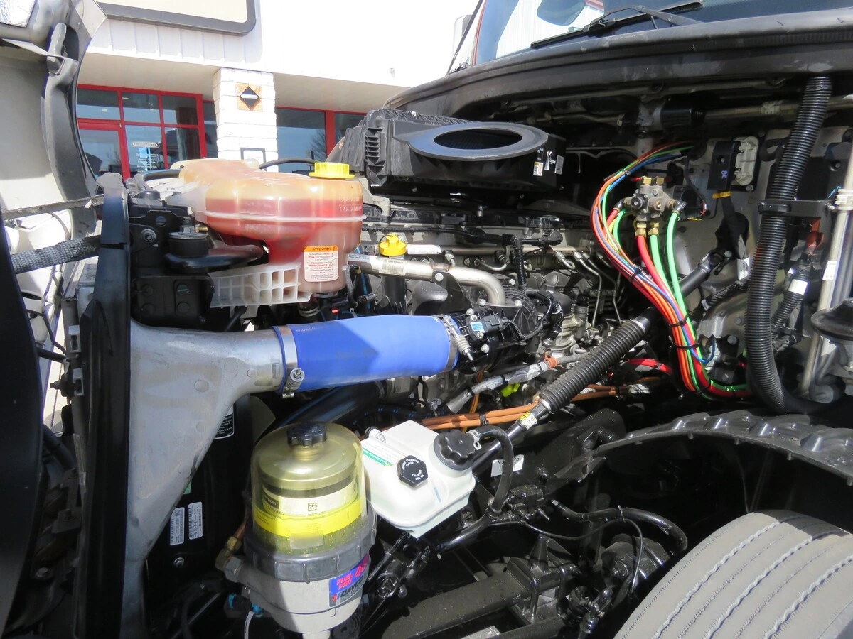 2022 Freightliner Cascadia - image 12