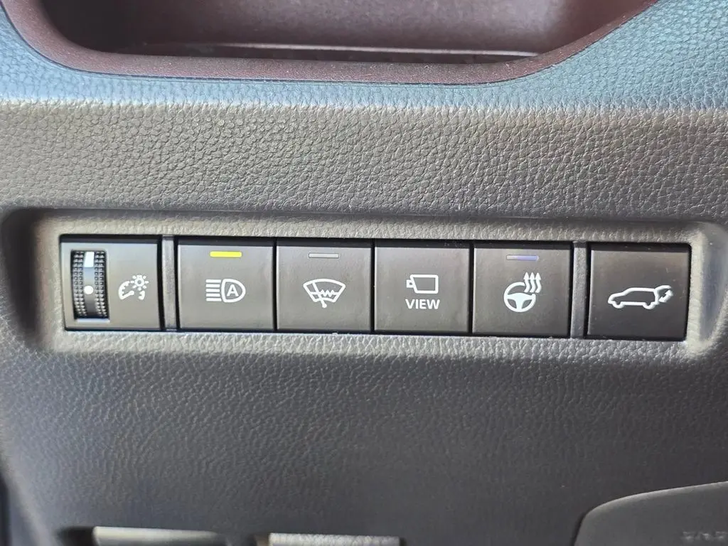 2022 Toyota RAV4 Limited photo 6