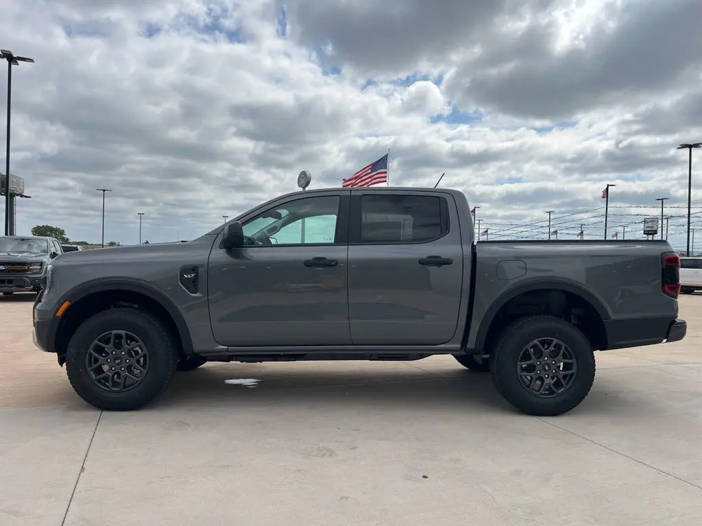 2025 Ford Ranger XLT photo 2