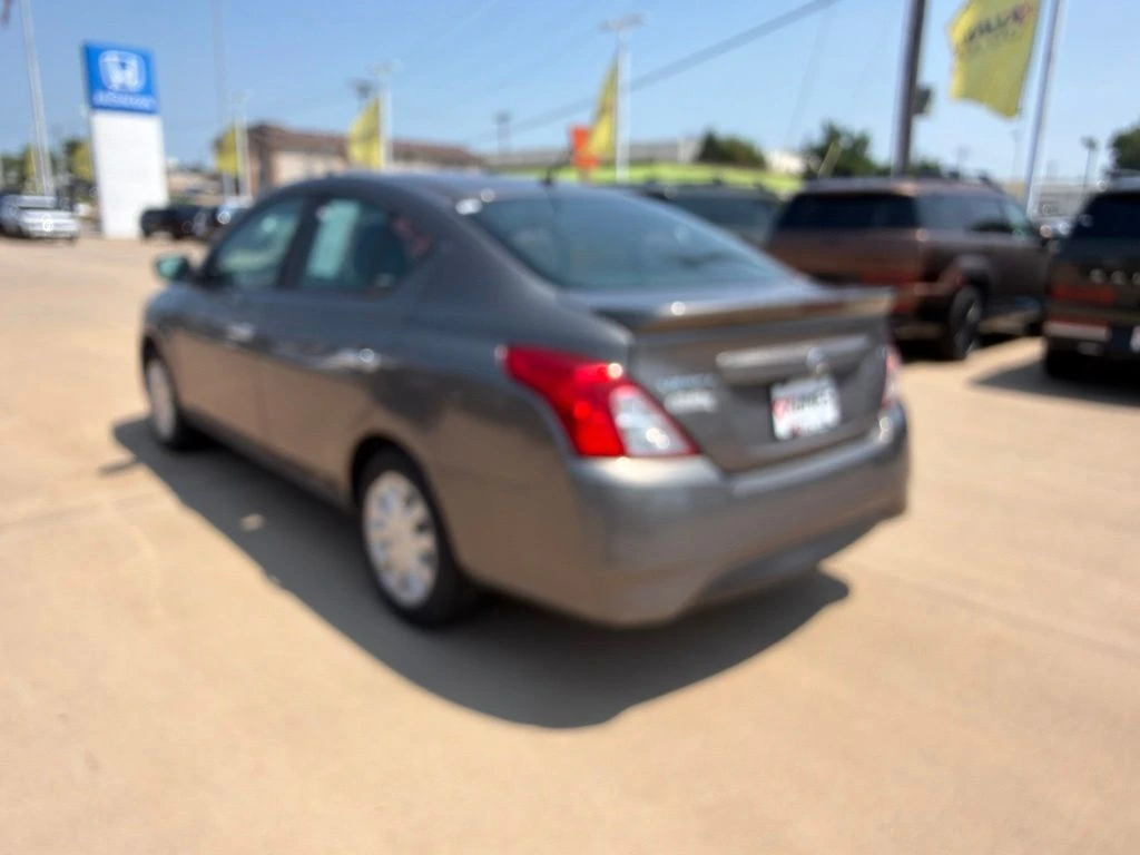 2017 Nissan Versa Sedan SV - Photo 7