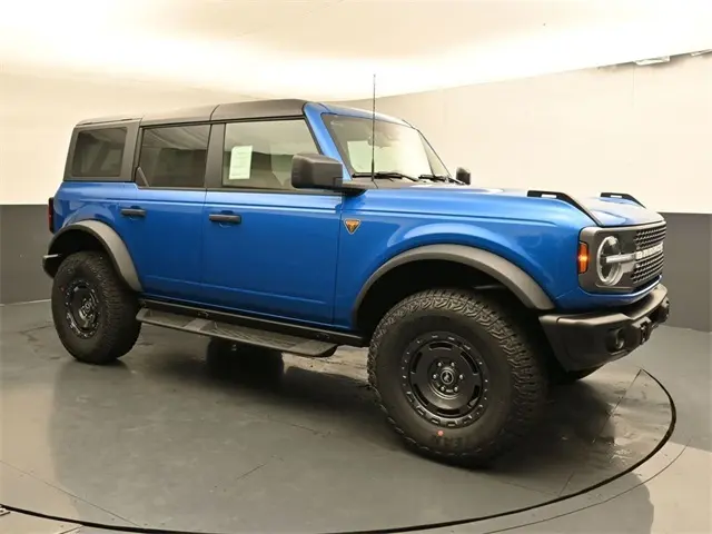 2025 Ford Bronco Badlands photo 2