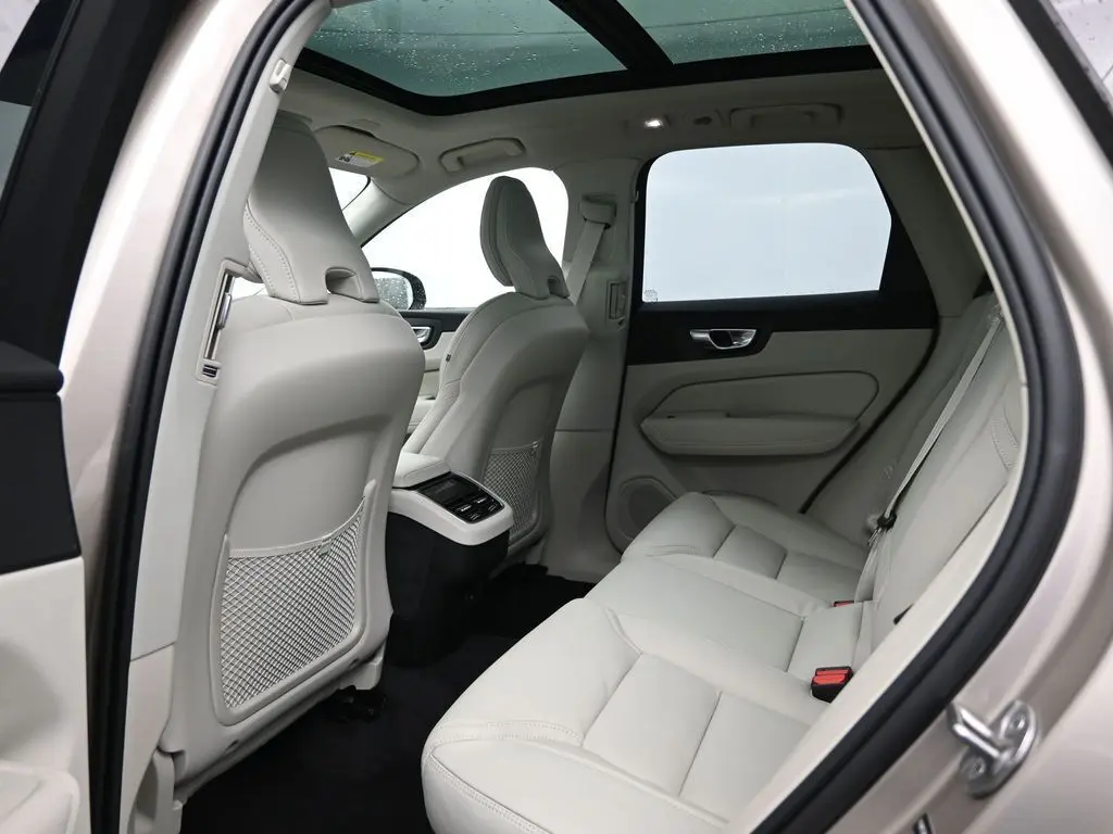 2026 Volvo - image 24