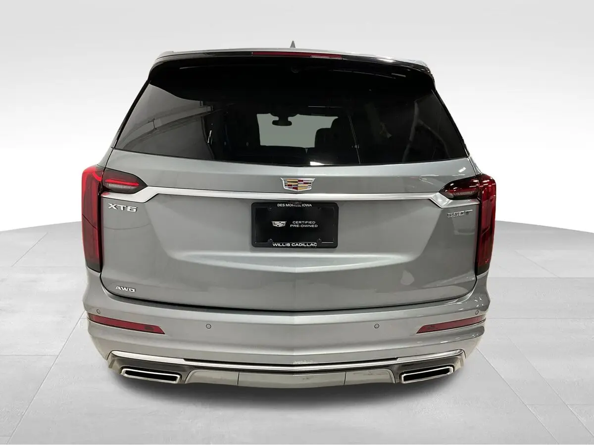 2025 Cadillac XT6 Luxury photo 3