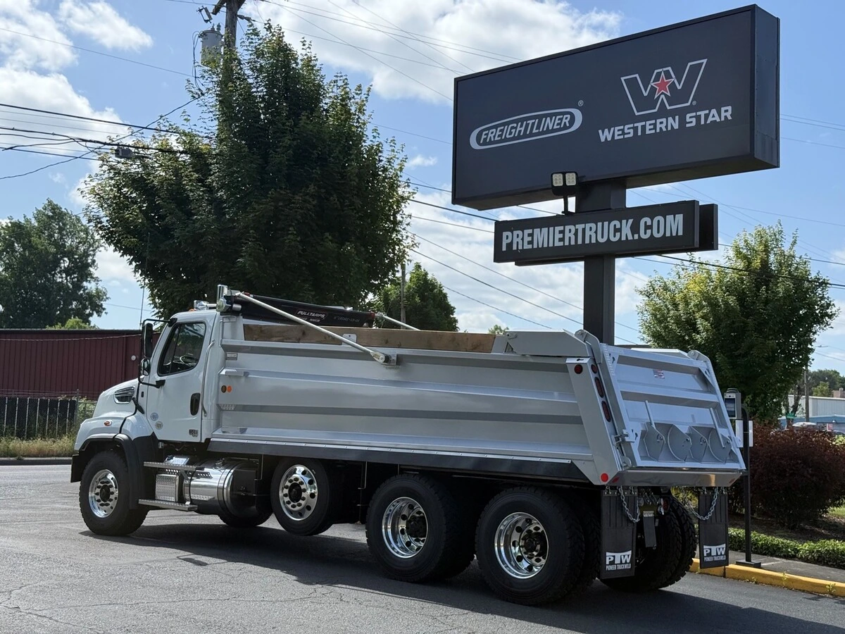 2027 Freightliner 114SD — photo 5