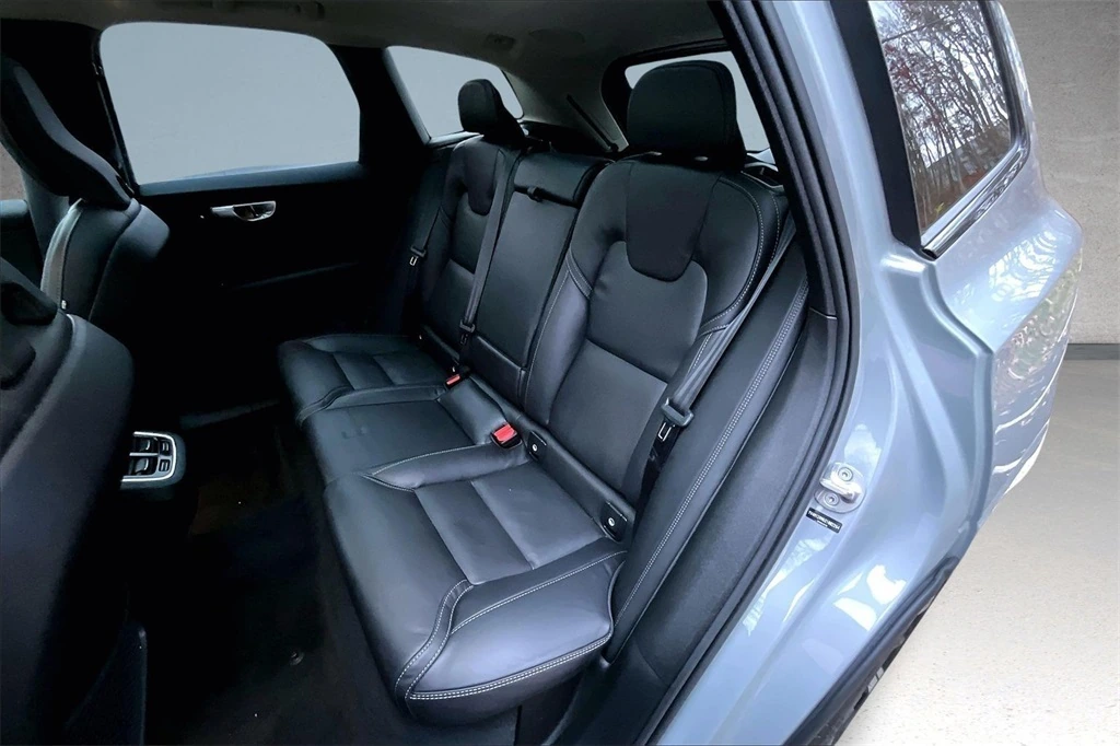 2025 Volvo - image 22