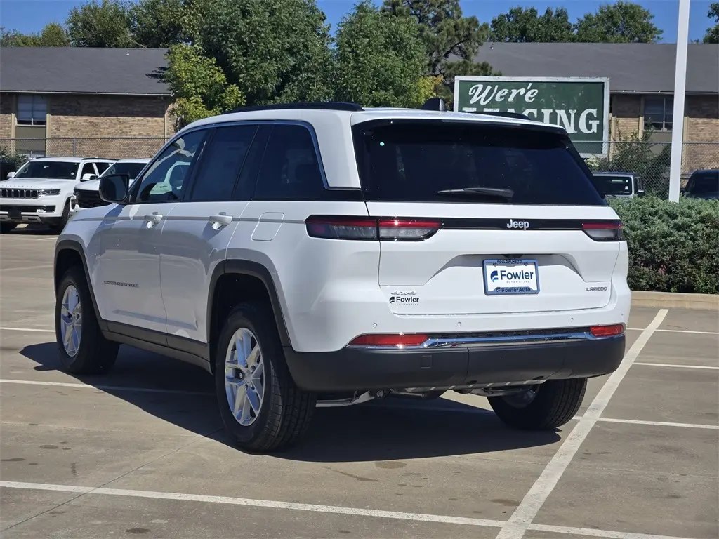 2025 Jeep Grand Cherokee Laredo X photo 3