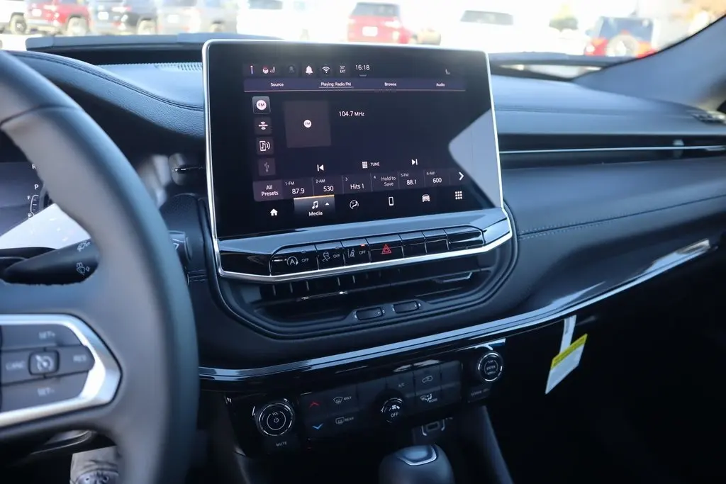 2026 Jeep Compass Latitude photo 4