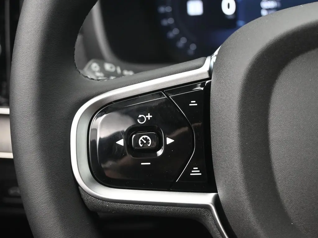 2026 Volvo - image 11