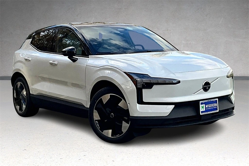 2025 Volvo - image 2