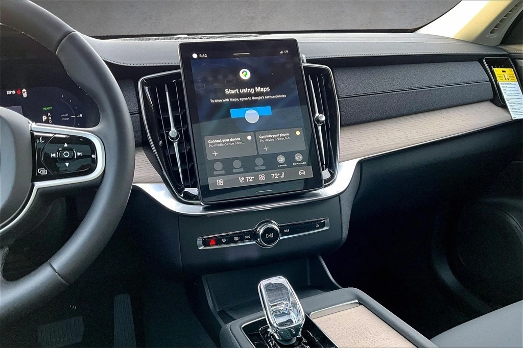 2026 Volvo - image 6