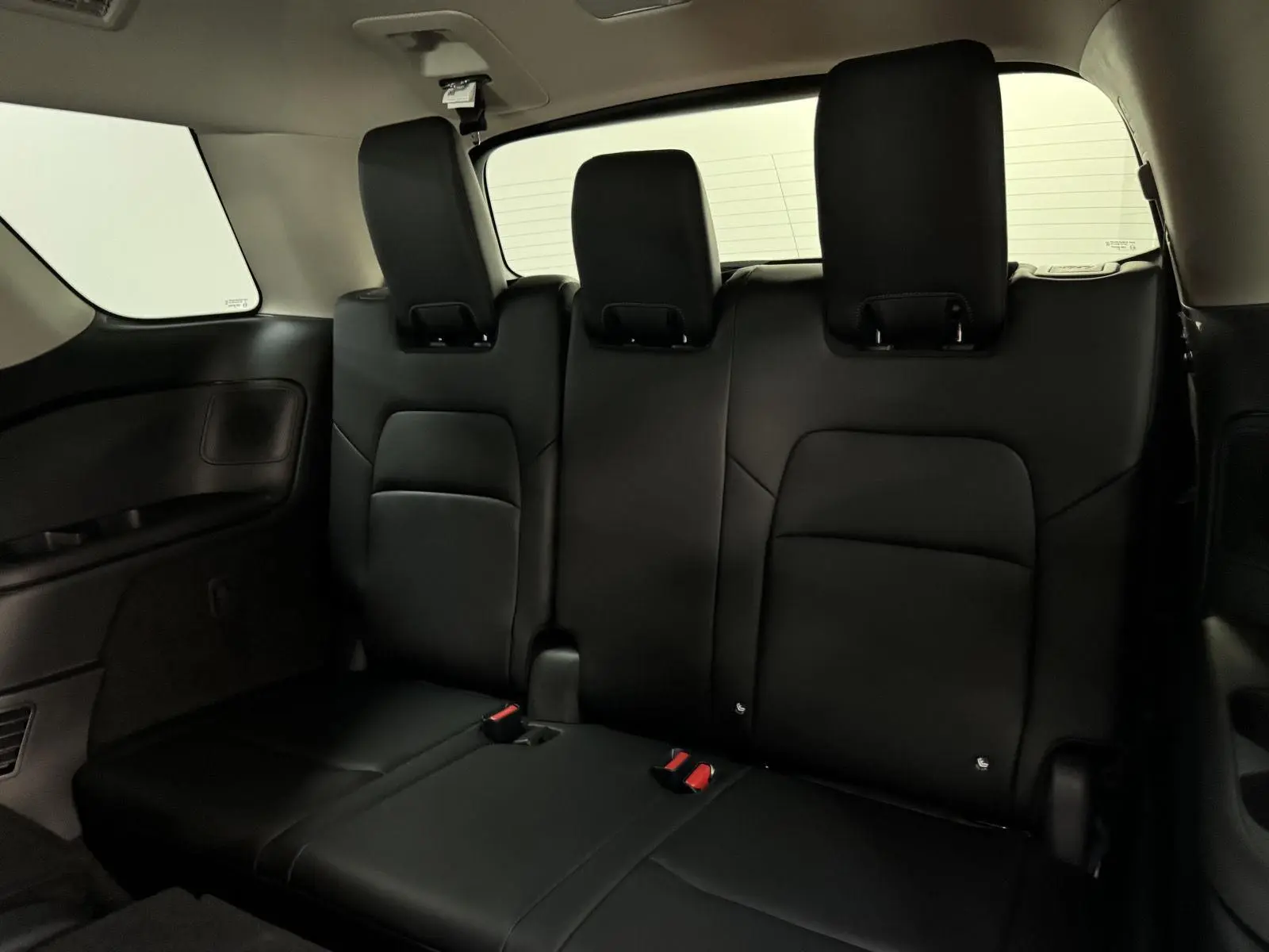 2025 Nissan Pathfinder Platinum photo 28
