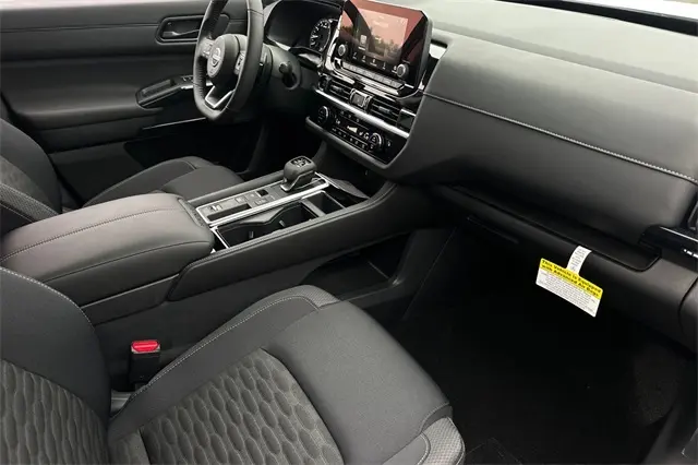2025 Nissan Pathfinder SV photo 9