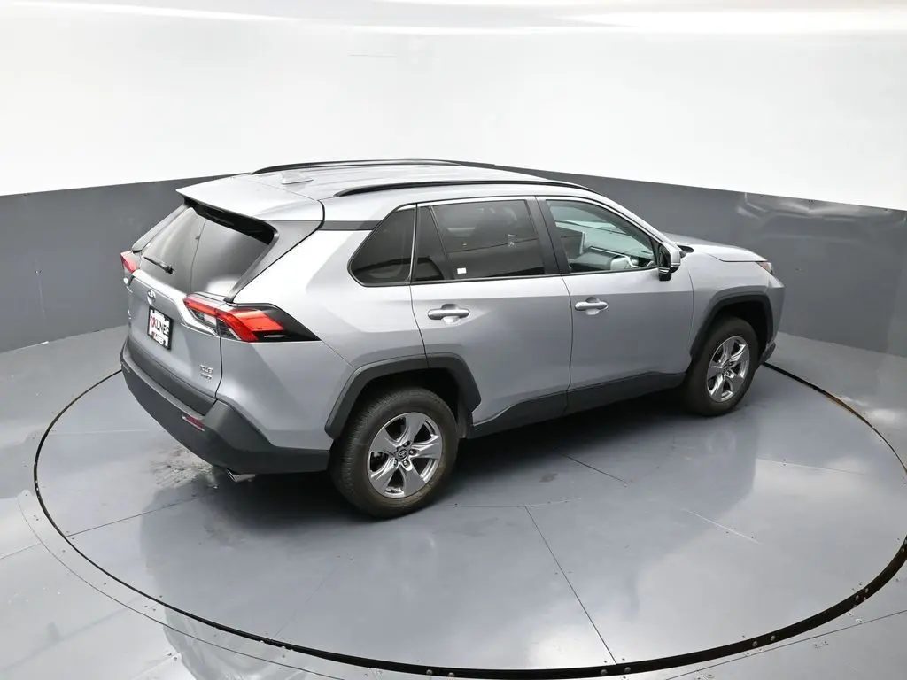 2024 Toyota RAV4 XLE photo 26