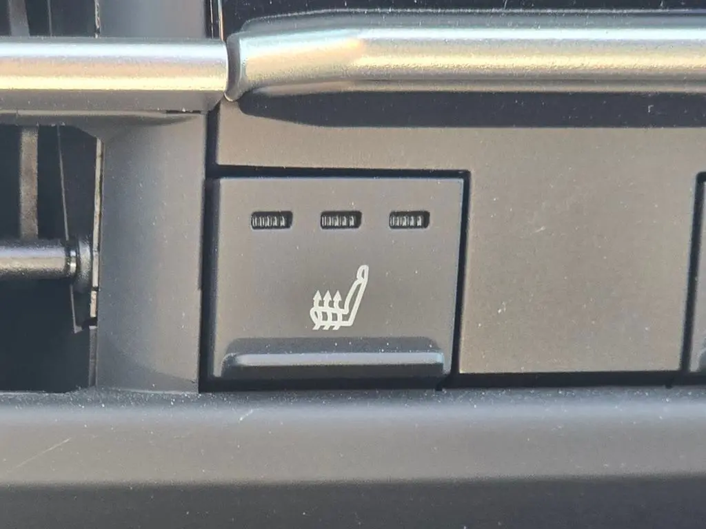 2025 Toyota Sienna XSE photo 8