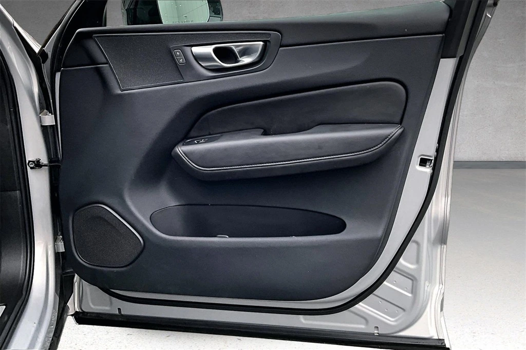 2024 Volvo - image 28