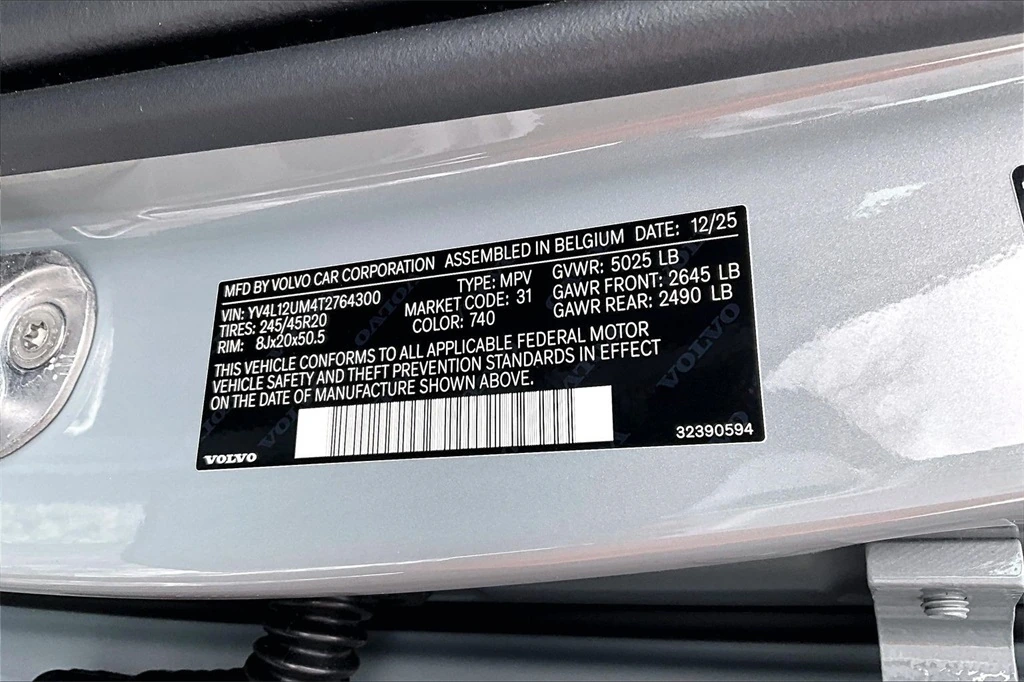 2026 Volvo - image 8