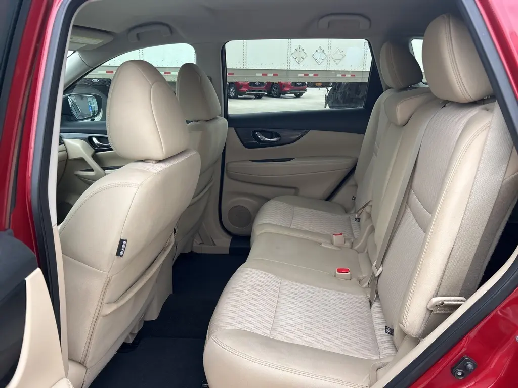 2018 Nissan Rogue SV photo 15