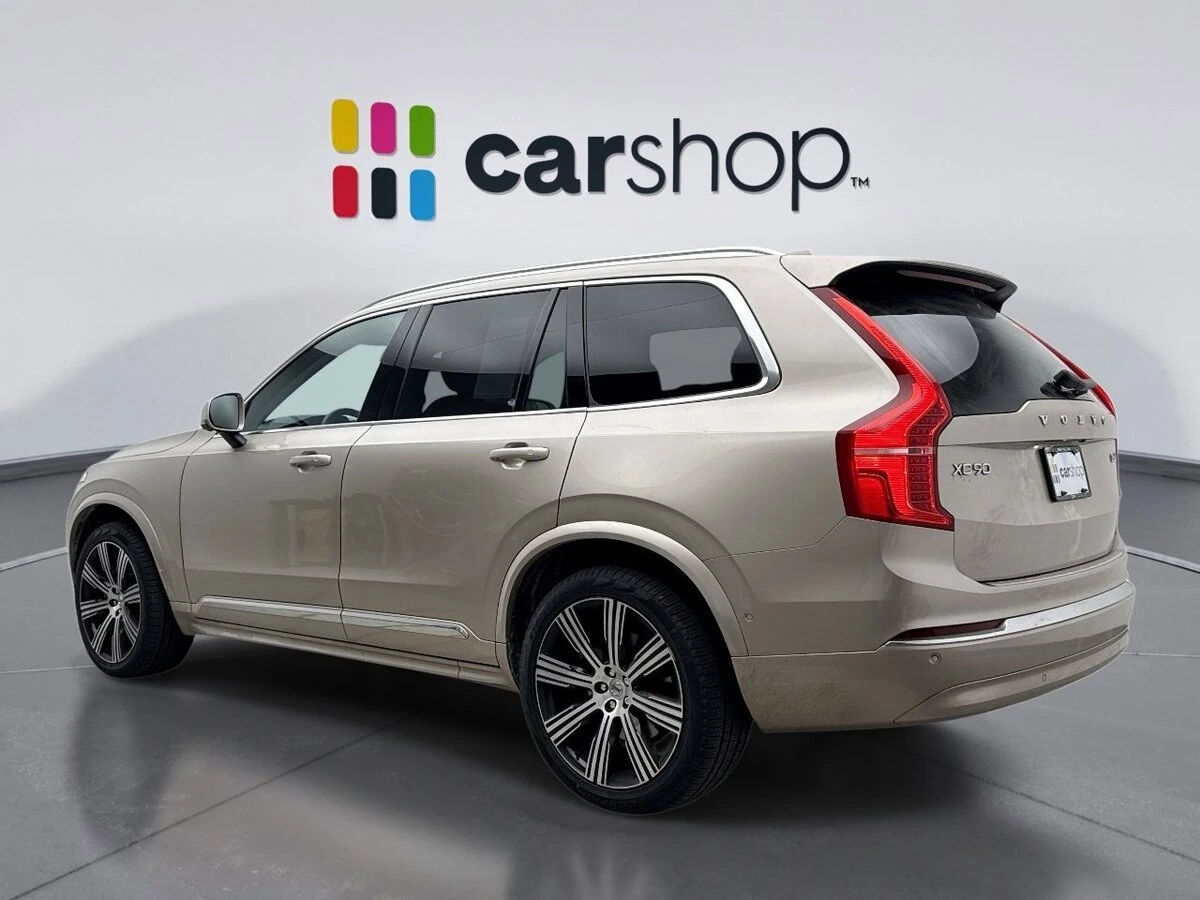 2023 Volvo - image 3