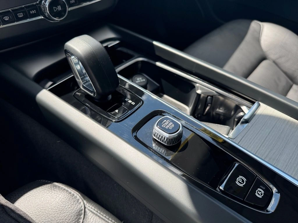2025 Volvo XC60 Plus - Photo 25