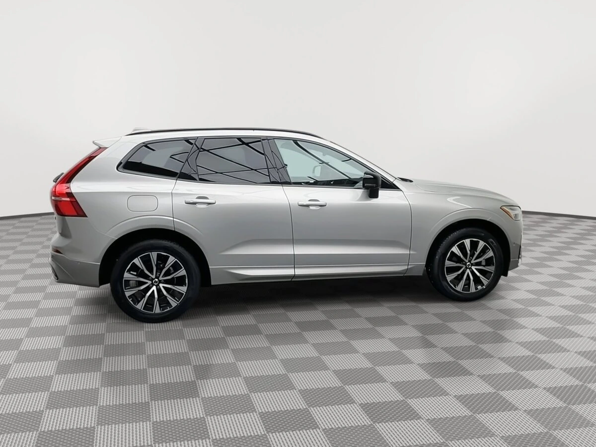 2024 Volvo - image 38