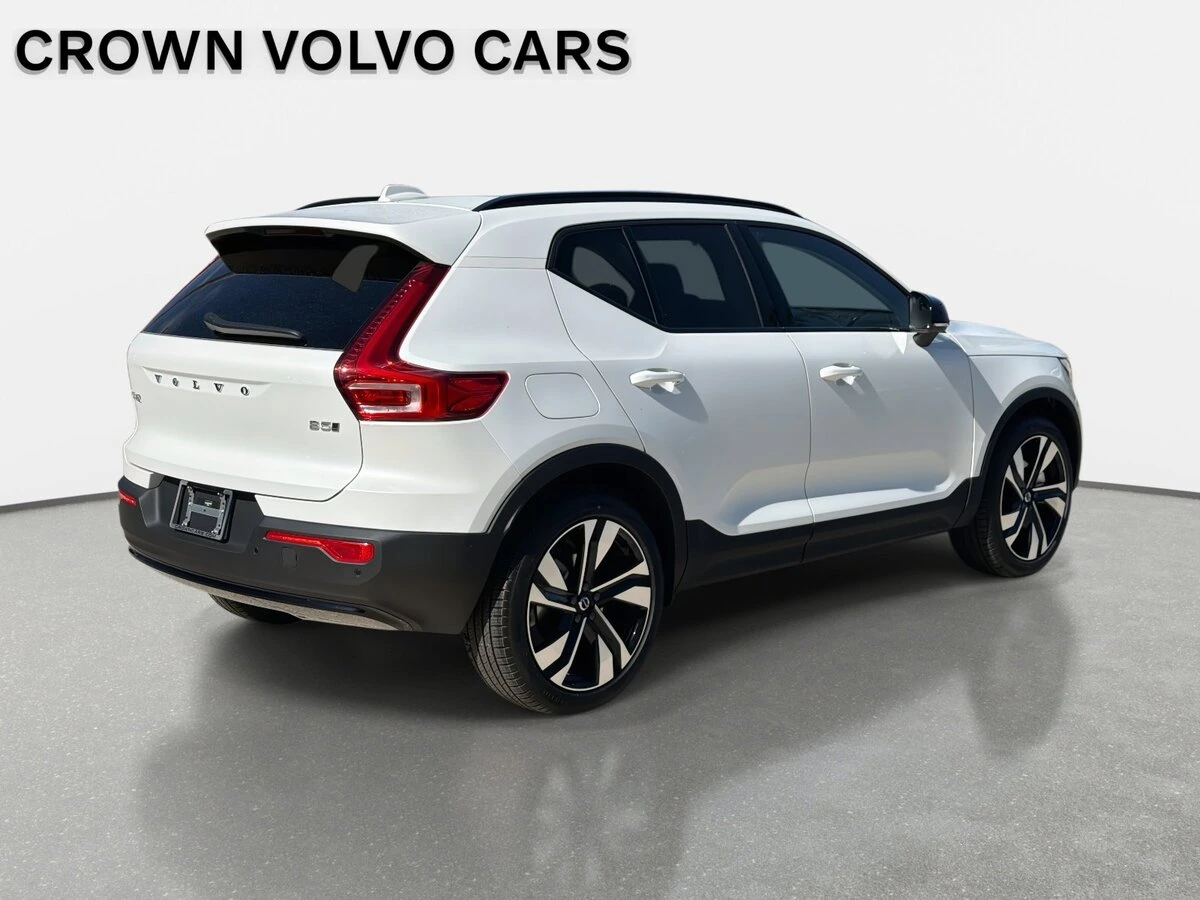 2026 Volvo - image 5