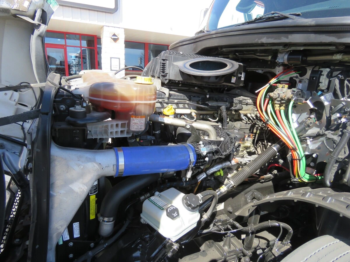 2022 Freightliner Cascadia - image 12