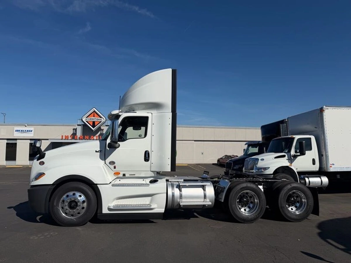 2027 International LT — photo 3