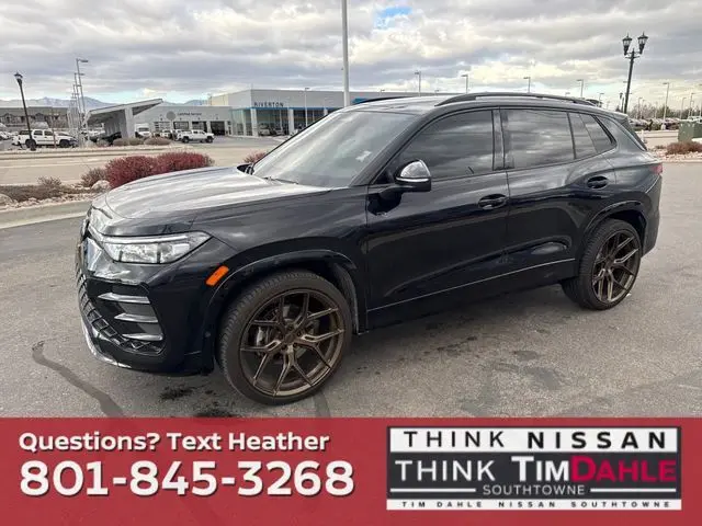 2025 Volkswagen Tiguan SE R-LINE BLACK's photo