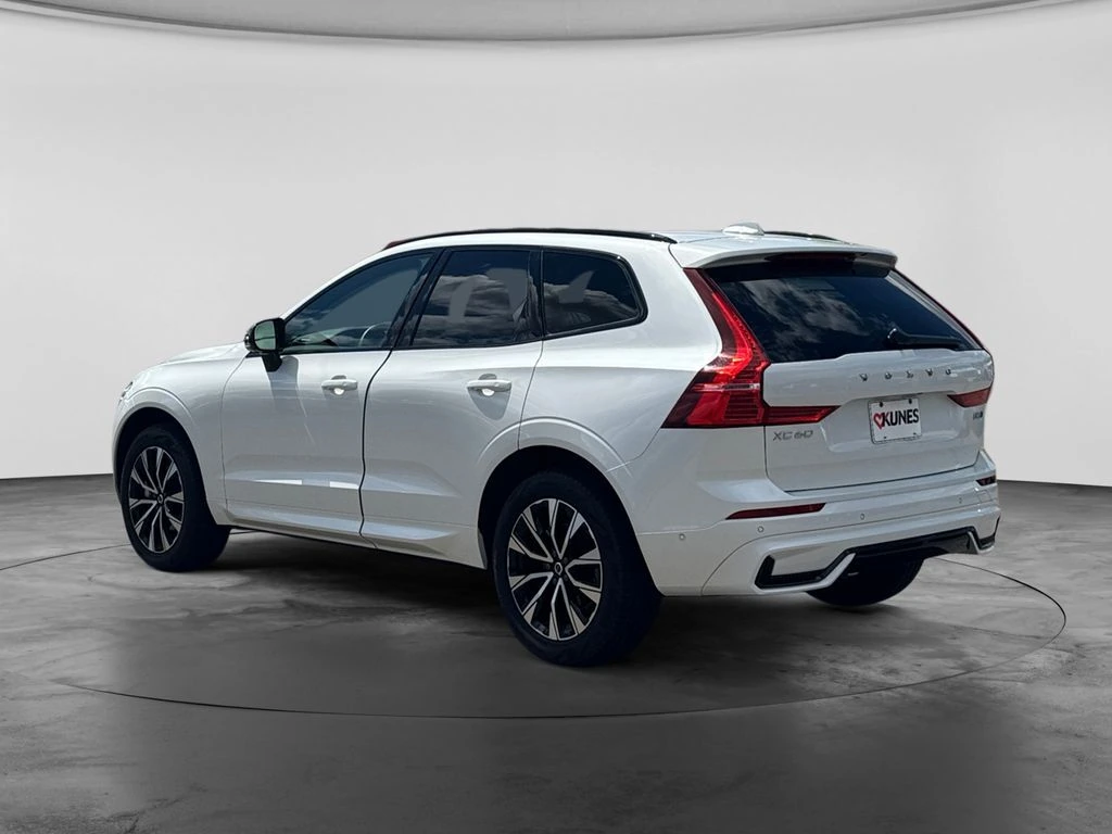 2025 Volvo XC60 Plus - Photo 6