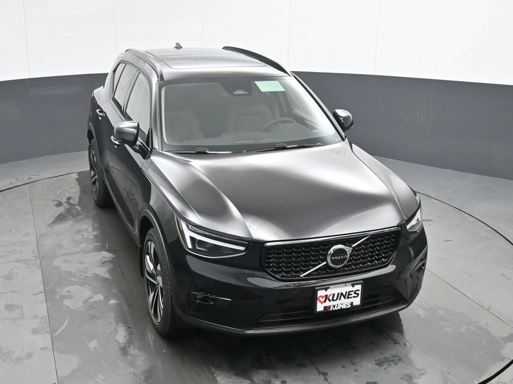 2026 Volvo - image 33