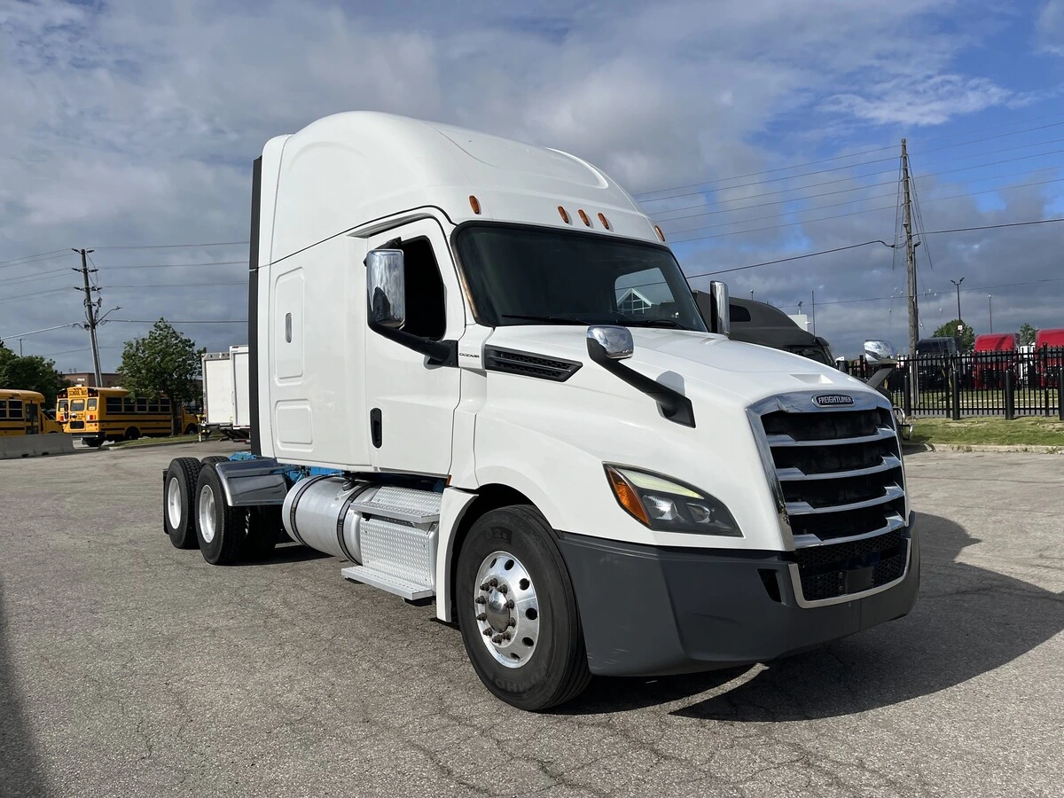 2019 Freightliner Cascadia — photo 3
