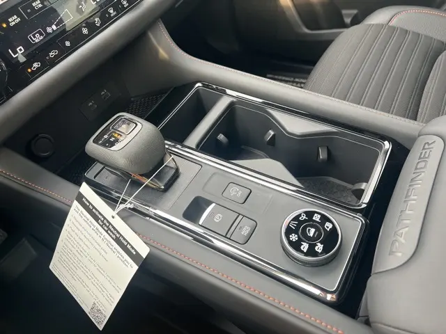 2025 Nissan Pathfinder Rock Creek photo 15